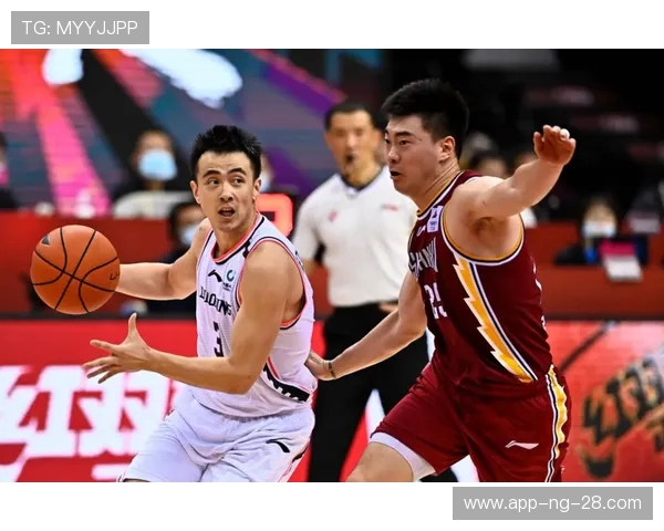 上海篮球队团队协作引发热议球迷对战术配合和球员表现的不同看法